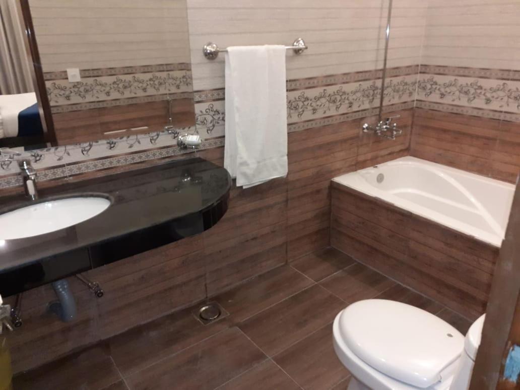 Hotel Noor Plaza Lahore Quarto foto